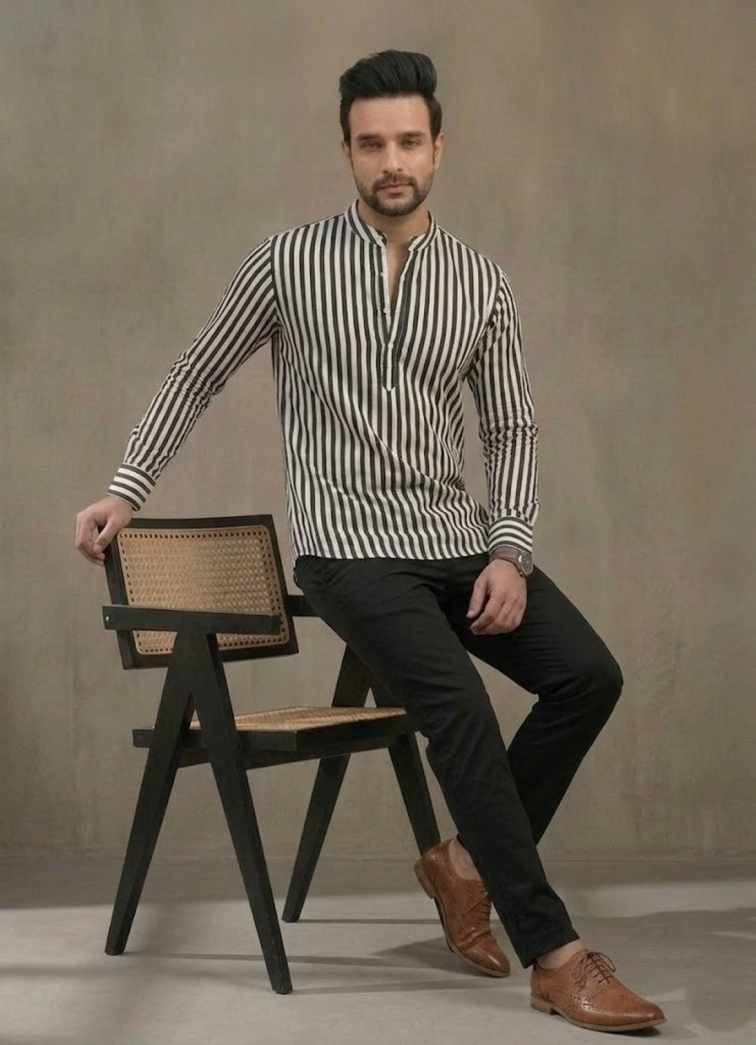 Men Cold-Shoulder Sleeves Thread Work Handloom Kurta