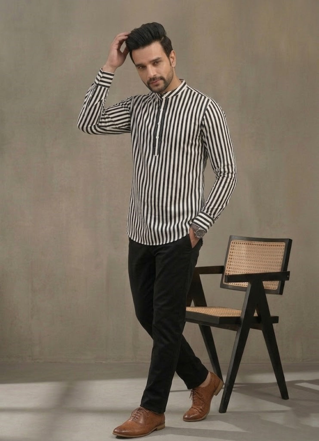 Men Cold-Shoulder Sleeves Thread Work Handloom Kurta