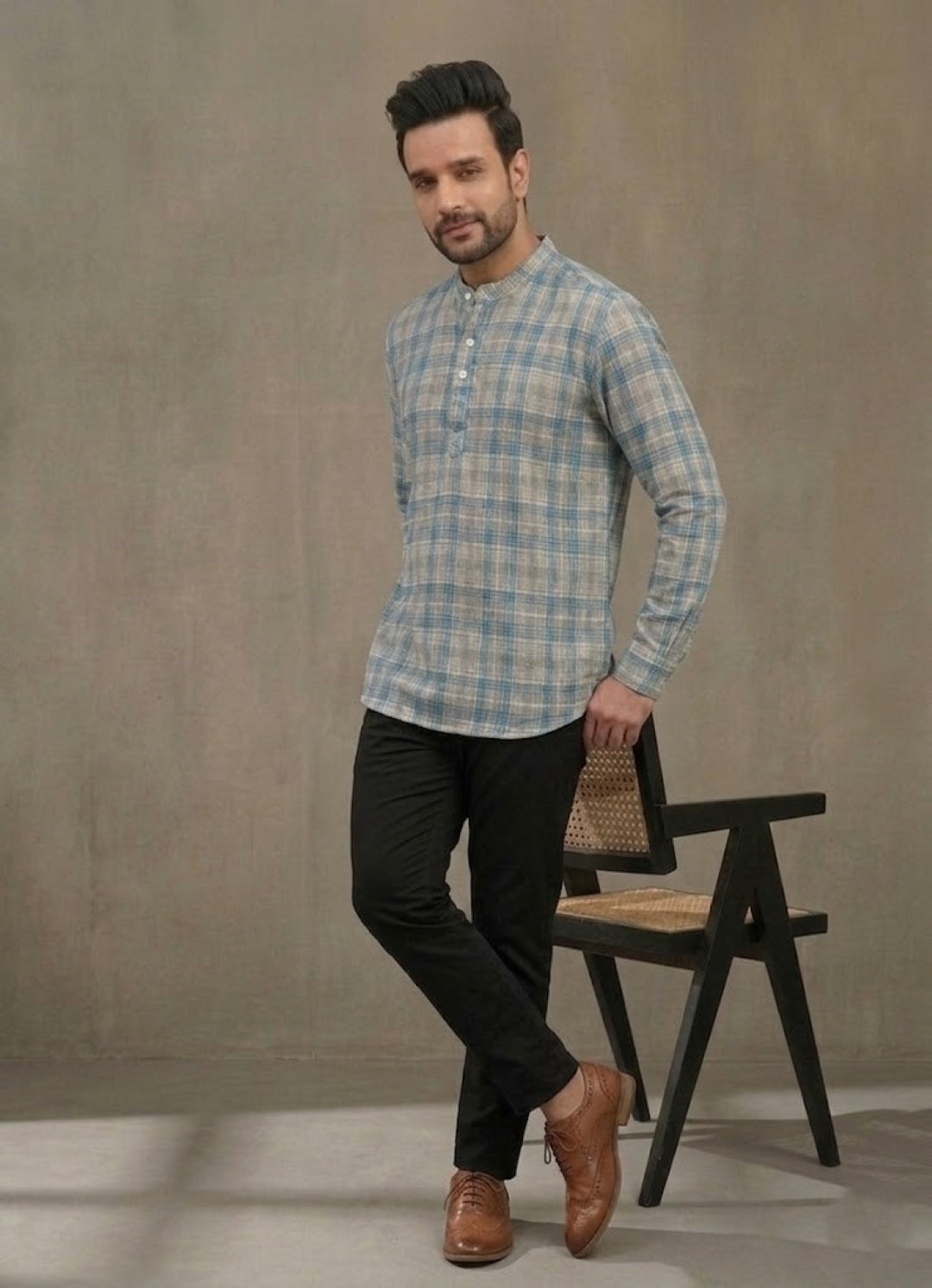 Men Checked Flared Sleeves Thread Work Handloom Kurta