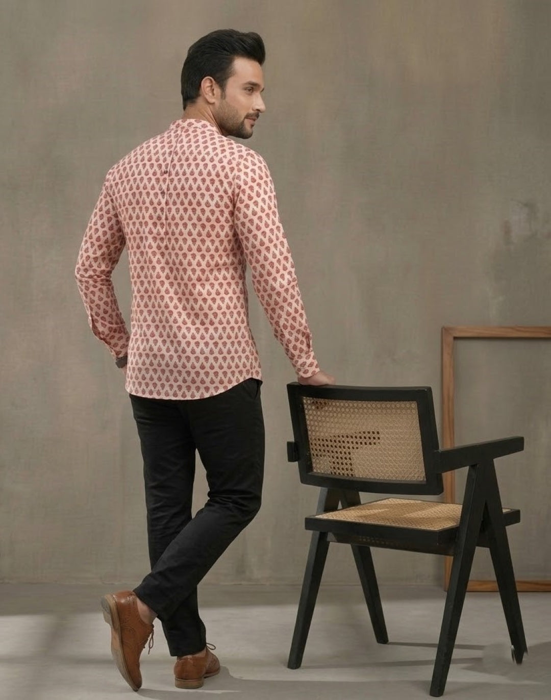 Men Geometric Thread Work Handloom Kurta